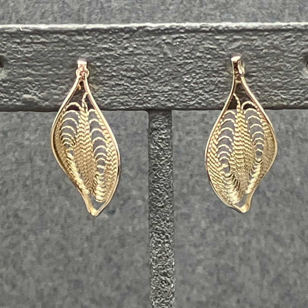 Pierced Earrings Silver Leaf Filigree Textured Wire Curved Retro BoHo Autumn